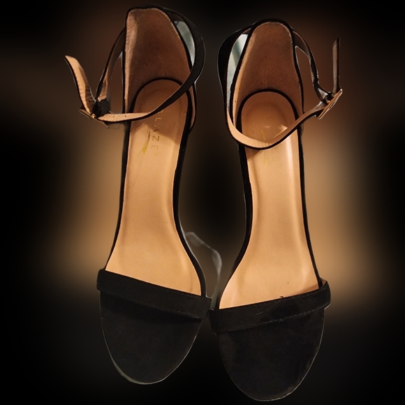 Glaze Size 6.5 Black Suede High Heels - Picture 1 of 3